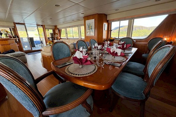 hebrides_cruises_lucy_mary_dining_saloon.jpg